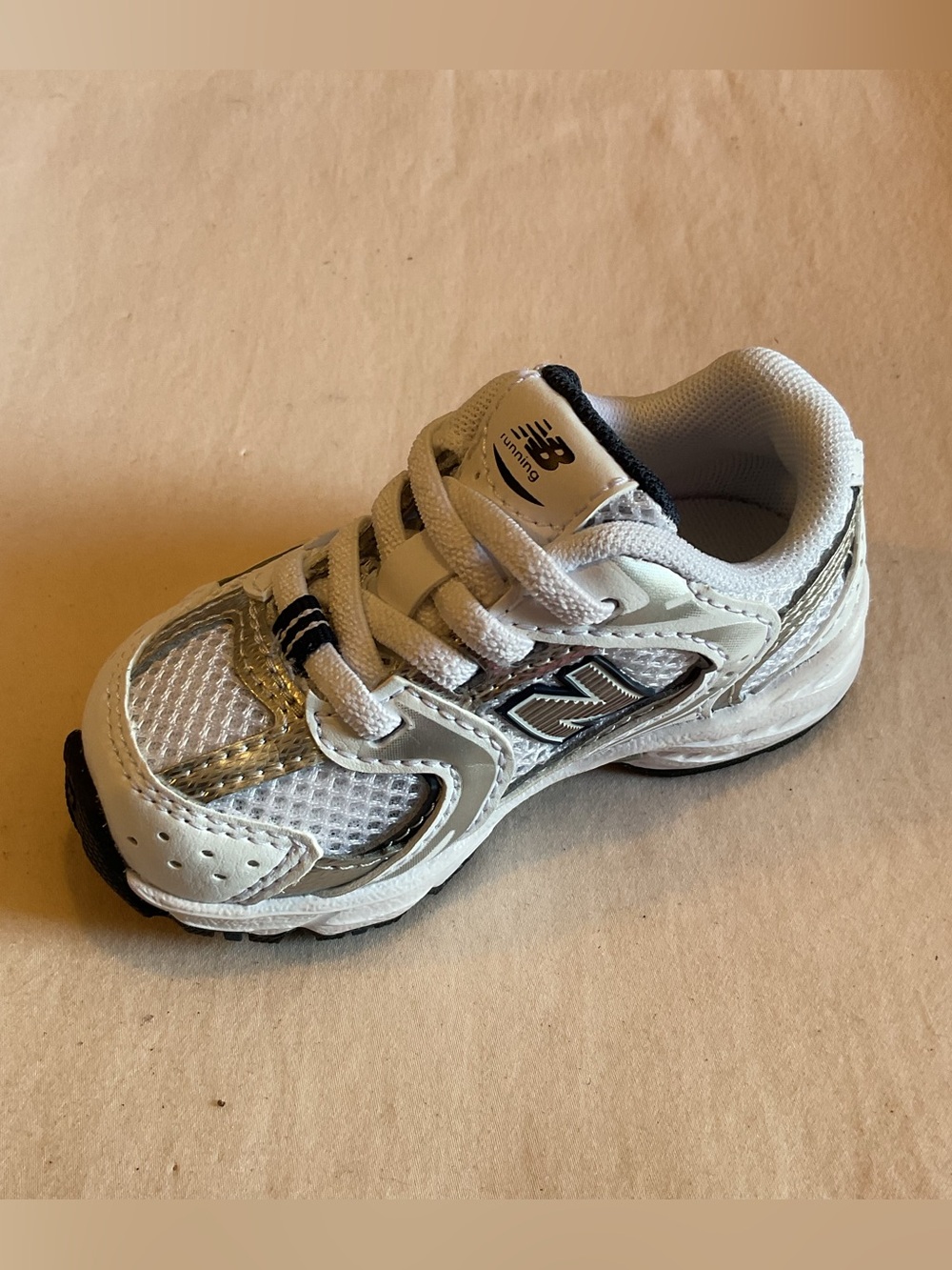 New Balance 530 Bungee White, Silver and Black Sneakers Size 4 - Picture 3 of 7